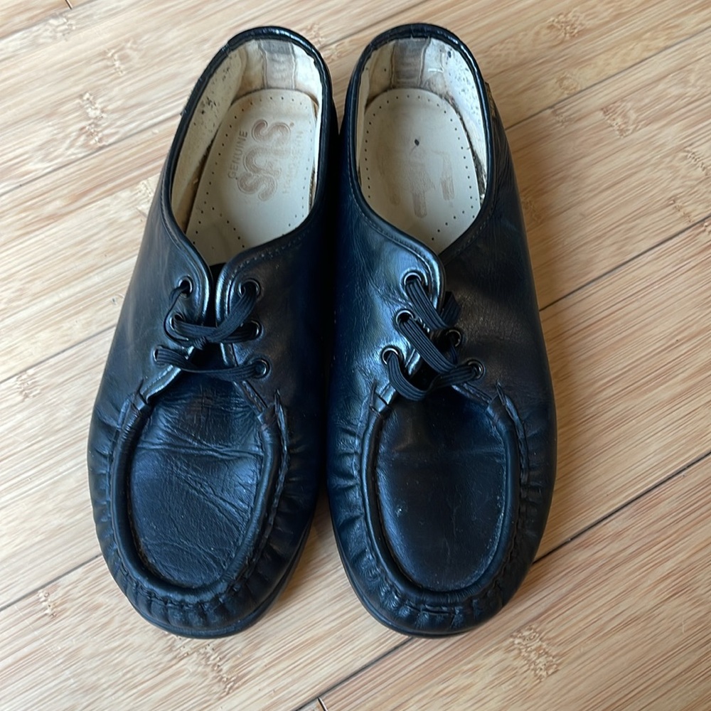 SAS womens size 8 1/2 M Siesta Black Lace Up Comfort walking shoes
